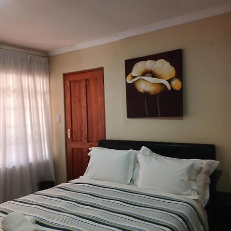 Ebony And Ivory Guesthouse ブルームフォンテーン エクステリア 写真