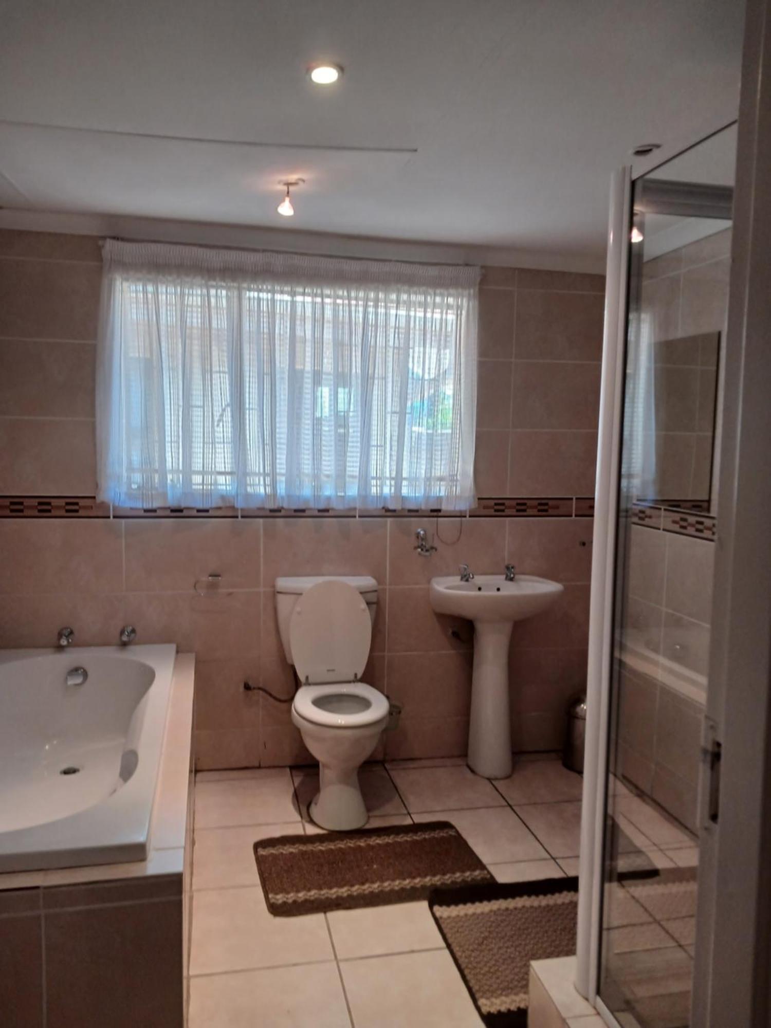 Ebony And Ivory Guesthouse ブルームフォンテーン エクステリア 写真
